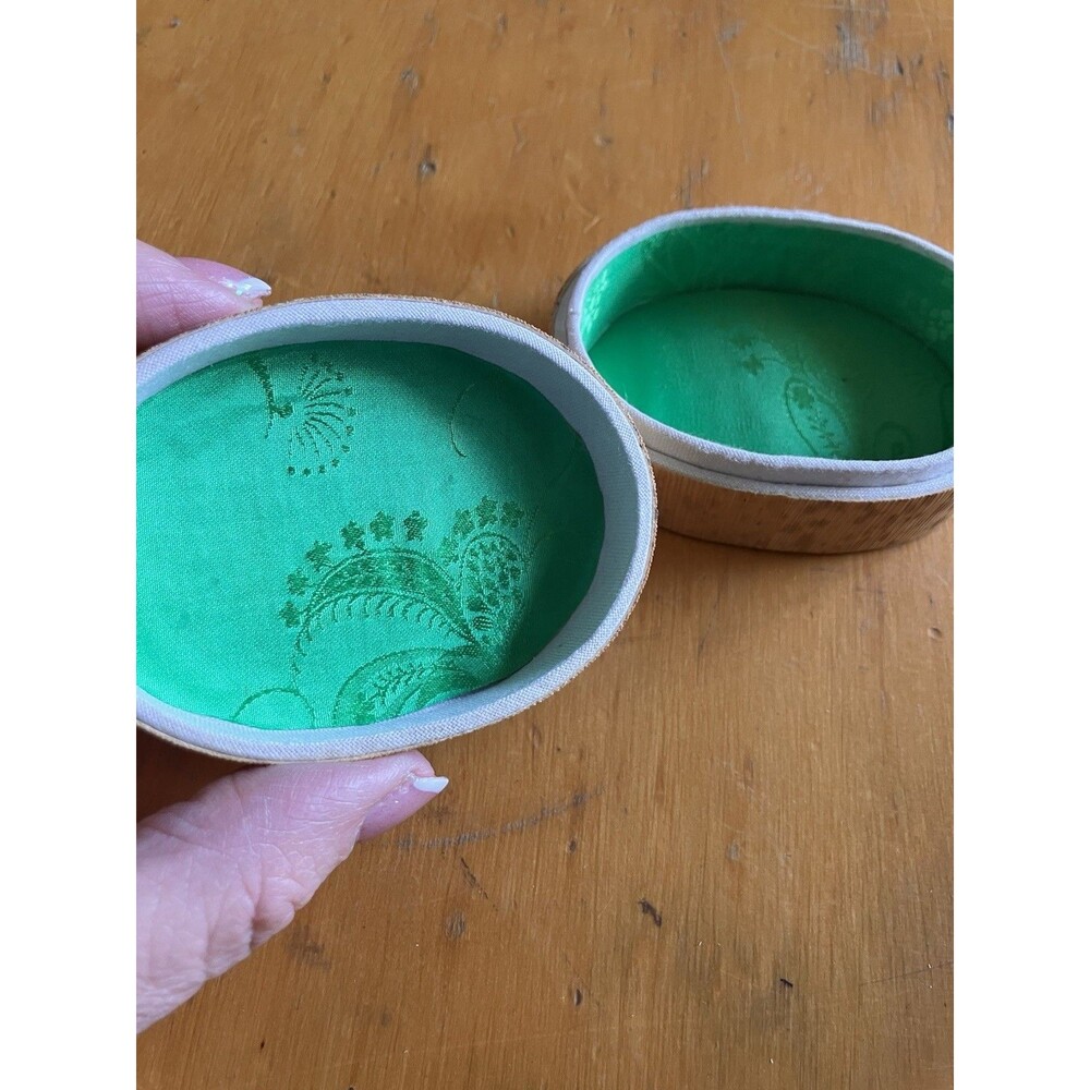 VTG Chinese Bamboo Straw Marquetry Flower Oval Trinket Small 3” Green Silk Lined - Picture 4 of 7
